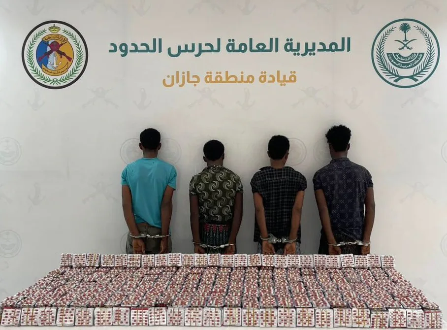 حرس الحدود بجازان يقبض على 4 مخالفين لتهريب 149,400 قرص خاضع لتنظيم التداول الطبي