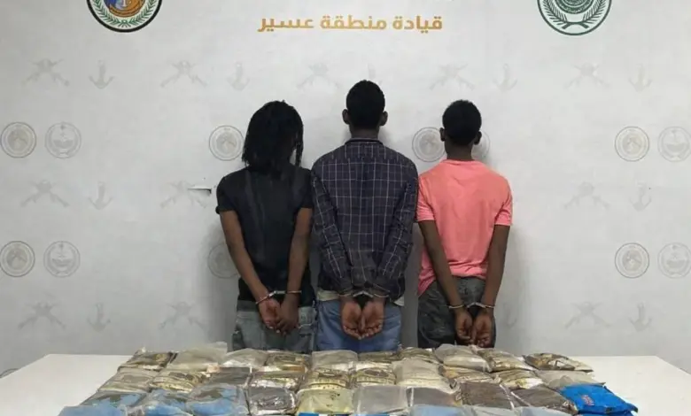 حرس الحدود بعسير يقبض على 3 مخالفين لتهريب 45 كيلوجرامًا من الحشيش المخدر