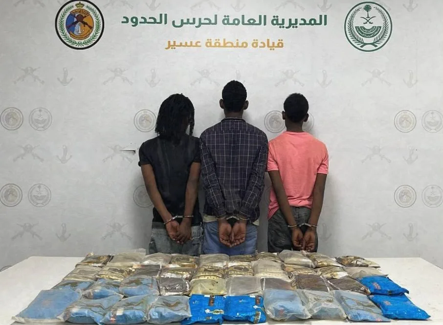 حرس الحدود بعسير يقبض على 3 مخالفين لتهريب 45 كيلوجرامًا من الحشيش المخدر