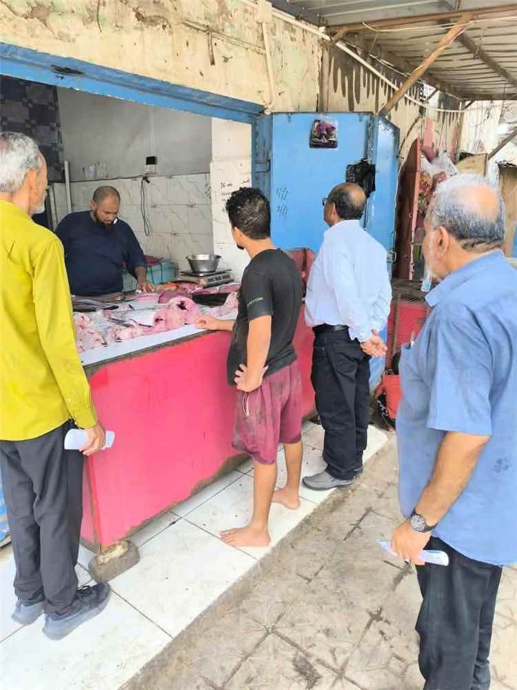 حملة رقابية لضبط أسعار الأسماك والخضروات في أسواق المعلا
