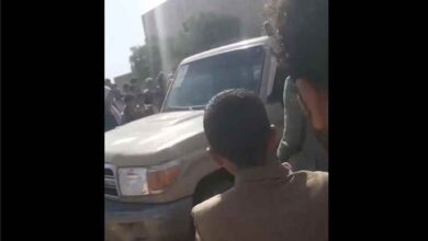 المشهد اليمني - حوثي يقتحم مدرسة "بنات" في عمران ويطلق النار عشوائيا ويتسبب في إصابات وشجاعة المديرة والمعلمات تمنع كارثة