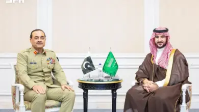 "خالد بن سلمان" يلتقي قائد الجيش الباكستاني لبحث التعاون الدفاعي والتطورات الإقليمية