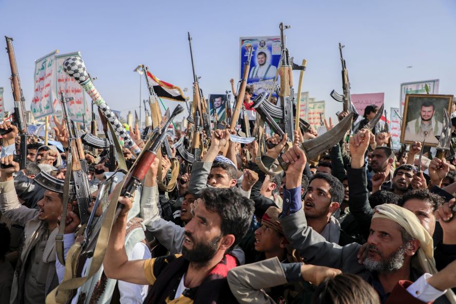 خبرات حزب الله للحوثيين تظهر في أفريقيا.. إمبراطورية تهريب سرية تُهدد دول الجوار وتستهدف خطوط الملاحة البحرية