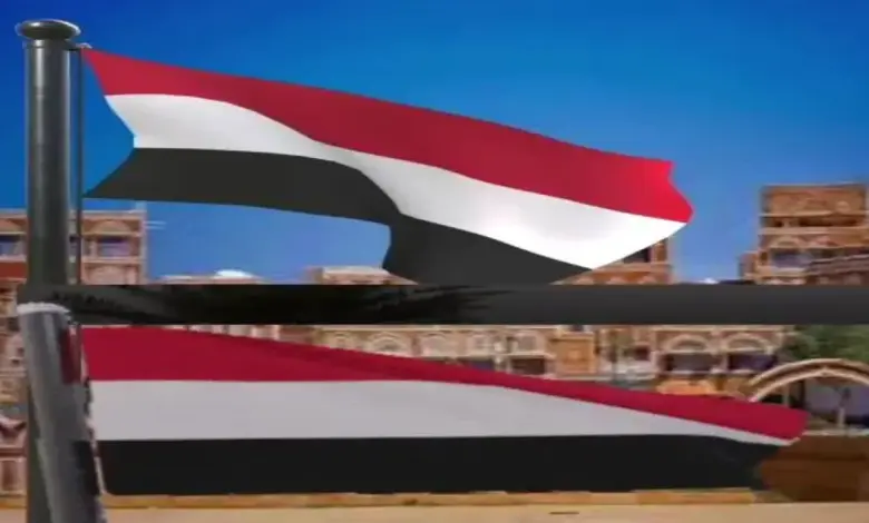 خبيث | طمسٌ للهوية الوطنية.. تسريبات عن مخطط حوثي لإلغاء (العلم الجمهوري) واستبداله بشعار طائفي في صنعاء