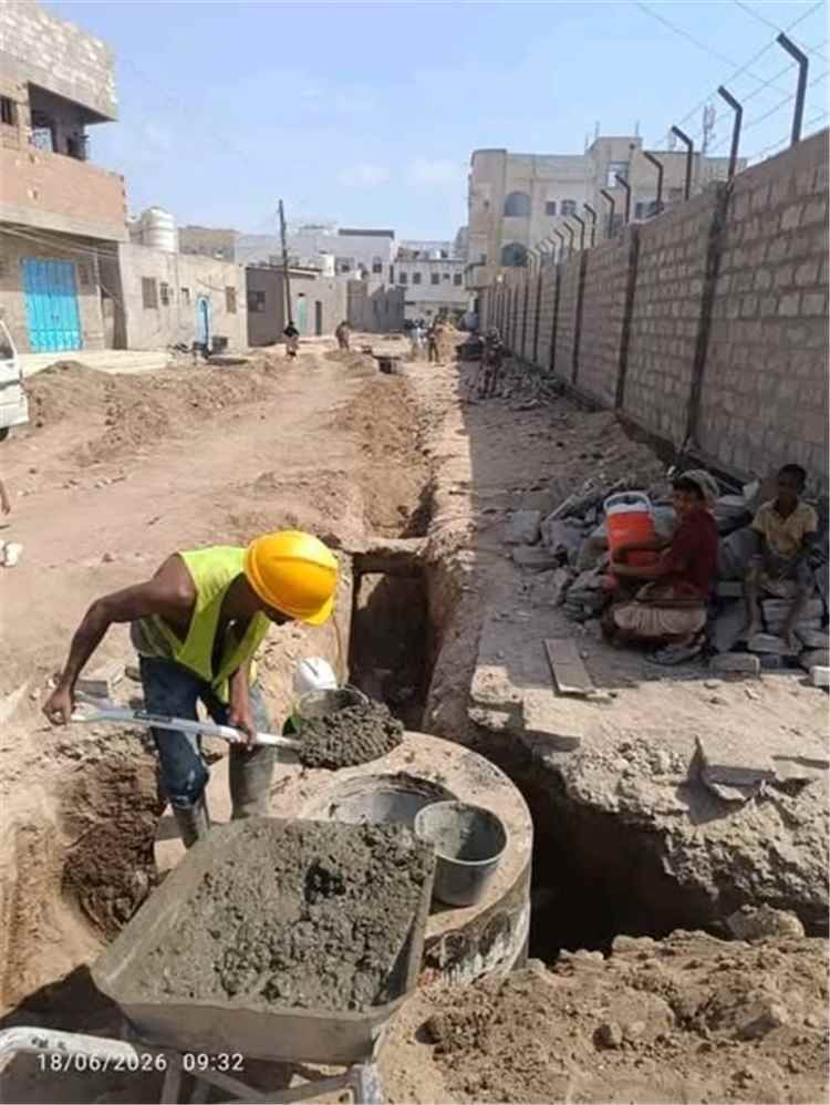 دارسعد _ متابعة سير العمل في مشروع إنشاء وإعادة تأهيل شبكة الصرف الصحي القديمة وتصريف مياه الامطار والمياه الركده في قلب البساتين