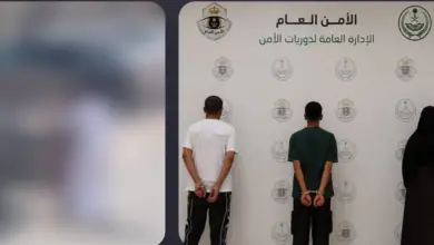 دوريات الأمن بالرياض تضبط أطراف مشاجرة بين شخصين وفتاة وتحيلهم إلى النيابة العامة