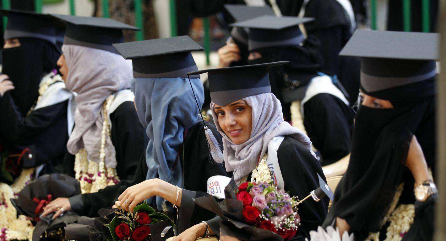 رئاسة جامعة صنعاء تتحدى القضاء وتحرم طالبة من وثائق تخرجها