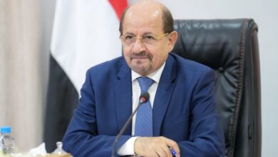 رئيس الوزراء يعقد اجتماع مع وزير الدولة البريطاني لشؤون الشرق الأوسط وشمال أفريقيا