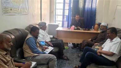 رئيس مؤسسة وادي دوعن للتنمية يزور مدير صحة دوعن ويتفقد وحدة أمل للعلاج الكيماوي