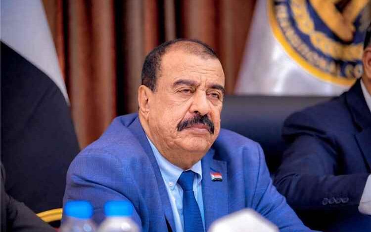 المشهد اليمني - رئيس مجلس القيادة الرئاسي يصدر قراراً بتعيين أحمد بن بريك مستشاراً له وترقيته إلى رتبة فريق