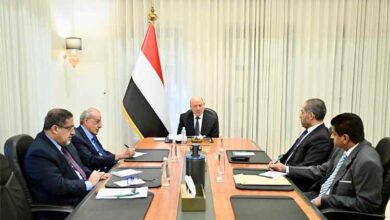 رئيس مجلس القيادة يطلق إجراءات شاملة لمكافحة التهريب وتقويض اقتصاد الحرب