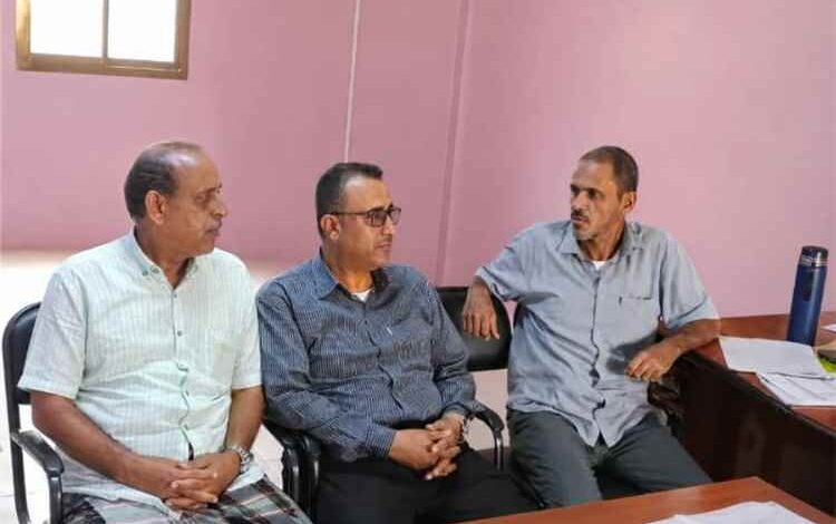 رئيس مجلس المستقبل الجنوبي بعدن يلتقي مدير مكتب الأشغال بالتواهي ويشيد بإنجازات المديرية