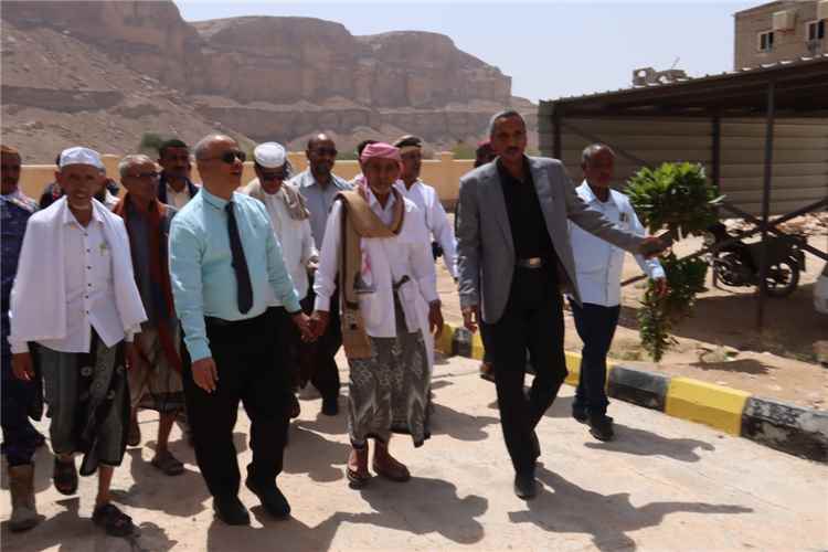 رئيس محكمة استئناف حضرموت يزور محكمة صيف الابتدائية ويؤكد دعمه لها