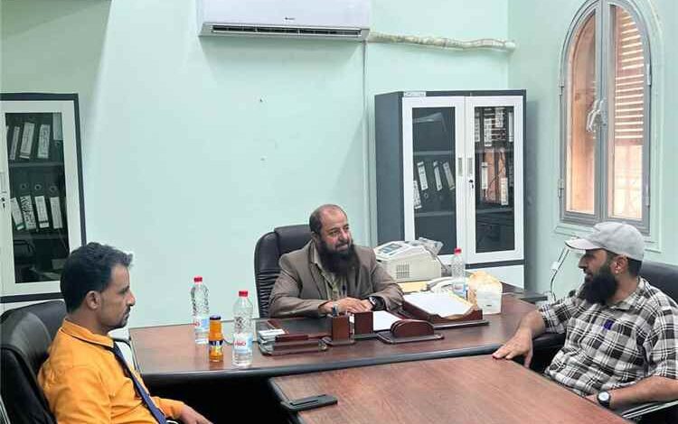 رئيس هيئة مستشفى الرازي بأبين يلتقي مدير برنامج مكافحة الملاريا لبحث تعزيز التعاون المشترك