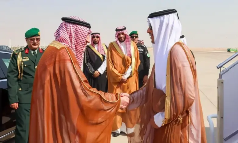 رئيس وزراء قطر يصل الرياض في زيارة رسمية