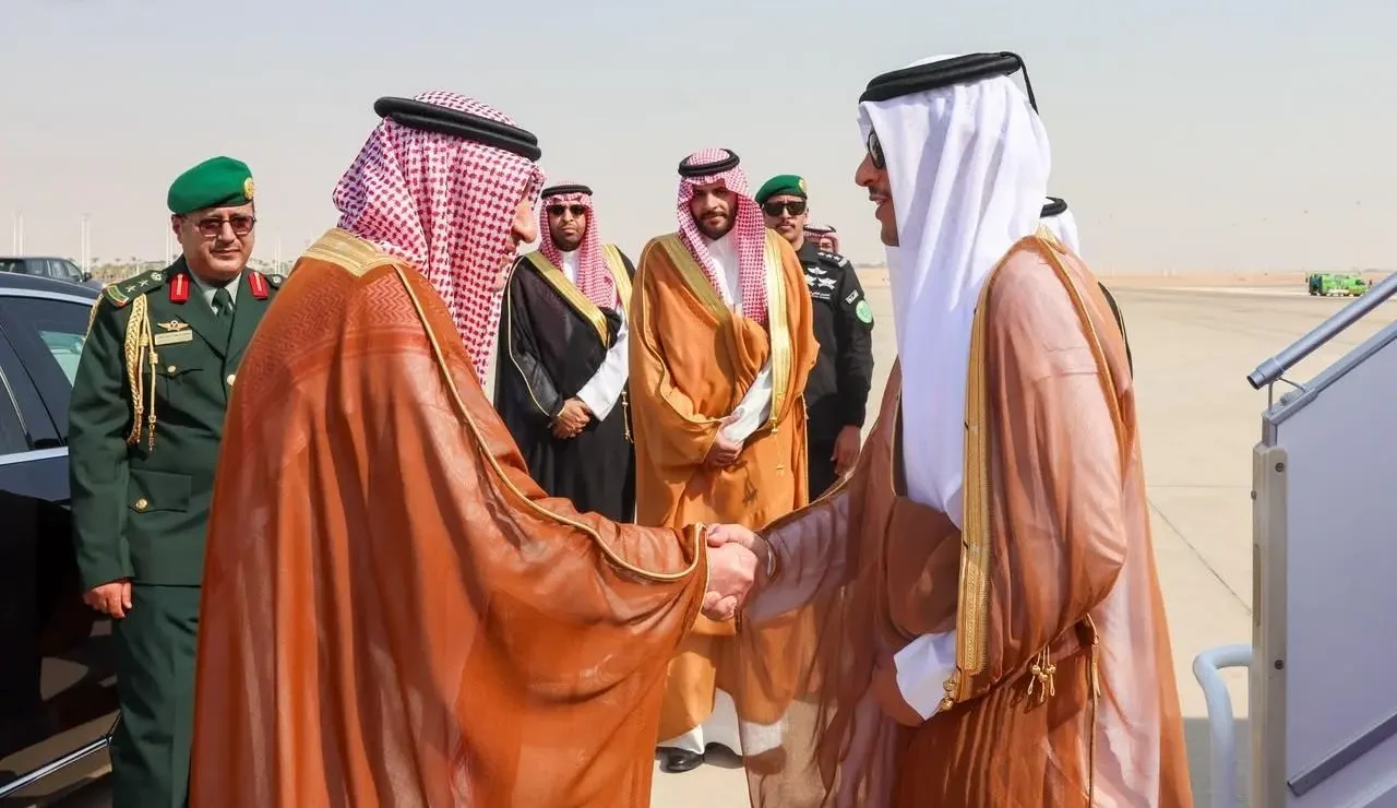رئيس وزراء قطر يصل الرياض في زيارة رسمية