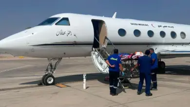 سفارة المملكة في القاهرة تُخلي 3 مواطنين سعوديين بحالات حرجة جواً