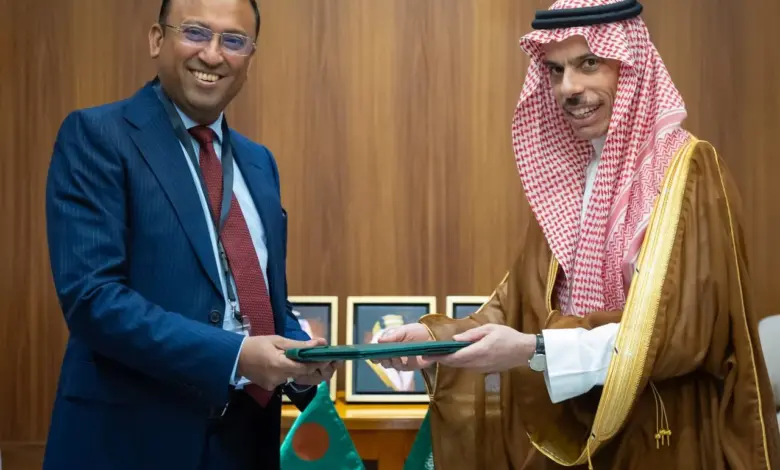 سمو ولي العهد يتلقى رسالة خطية من رئيس وزراء جمهورية بنغلاديش الشعبية