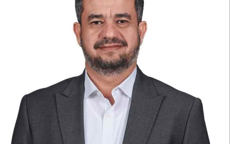 سمير النمري: بدلاً من المواجهة.. هادي دعا للاعتصام والعليمي دعا الحوثيين لتشكيل حزب سياسي