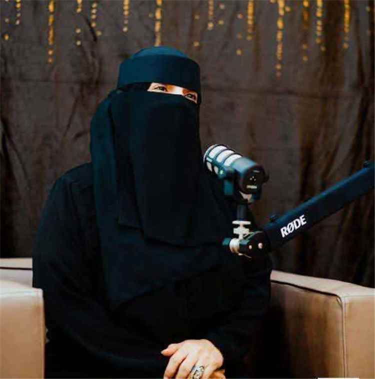 المشهد اليمني - «سوق الوومن» في عدن.. ناشطة يمنية تكسر صمتها وترد على «المحتالة» ب تصريحات نارية