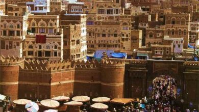 سياسي موالٍ للحوثيين ينتقد سلطة صنعاء ويعلق: رأس المال مغادرة العاصمة