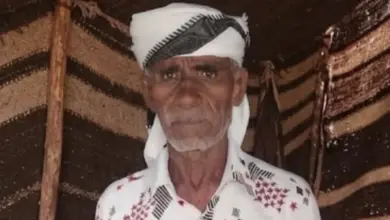 شاهد | نزعوا أسنانه وأظافره وتركه يعاني.. وفاة مسن يمني تحت تعذيب وحشي في سجون الحوثيين بالحديدة