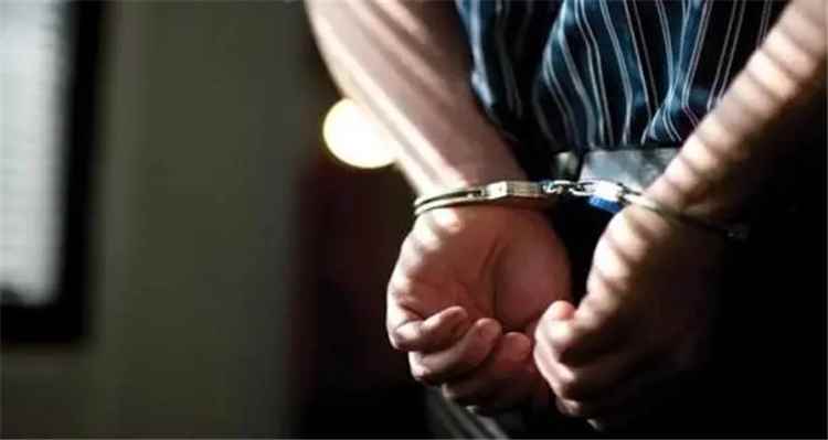 شرطة المهرة تضبط متهمين في قضية خيانة أمانة بمبلغ 593 ألف ريال سعودي