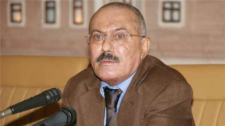 صحفي يستحضر تجربة صالح مع صحيفة "الناس".. وينتقد أداء العليمي في إدارة الإعلام الرسمي
