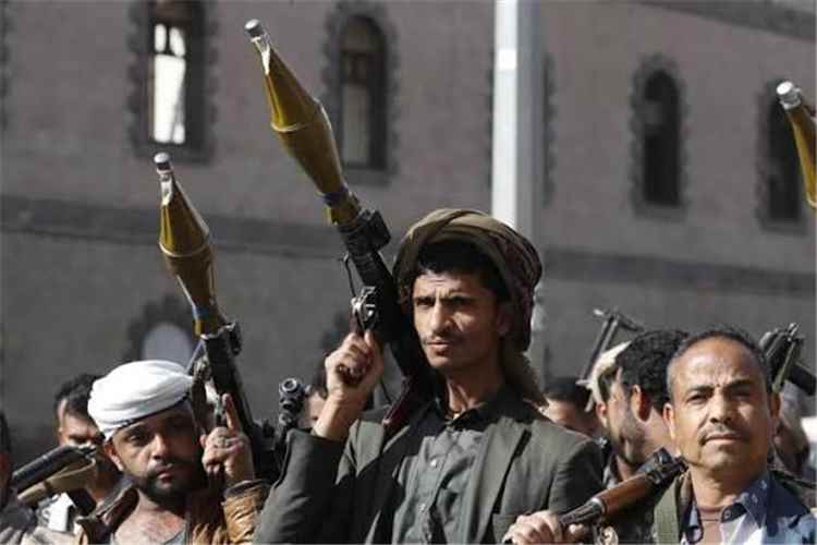 صحيفة أمريكية: الحرس الثوري عقد اجتماعات مع الحوثيين لتوسيع رقعة الحرب