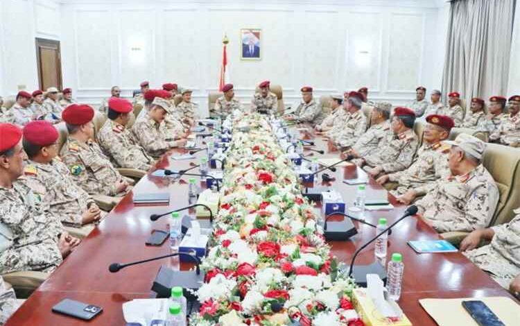 صفوان سلطان: الجيش يستهدف قدرات الحوثيين يوميًا ويحافظ على حياة المدنيين