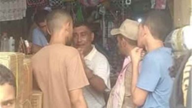 صناعة الشيخ عثمان" يغلق محلاً تجارياً بأمر النيابة ويشرف على توزيع الغاز ويتأكد من جودة الدقيق وأسعار الأسماك والخضار