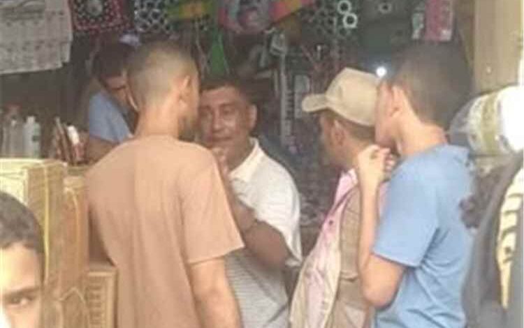صناعة الشيخ عثمان" يغلق محلاً تجارياً بأمر النيابة ويشرف على توزيع الغاز ويتأكد من جودة الدقيق وأسعار الأسماك والخضار