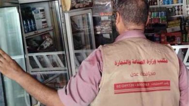 صناعة المعلا بعدن يُتابع توزيع 900 أسطوانة غاز منزلي ويُنفذ جولات رقابية على بقالات شارع مدرم