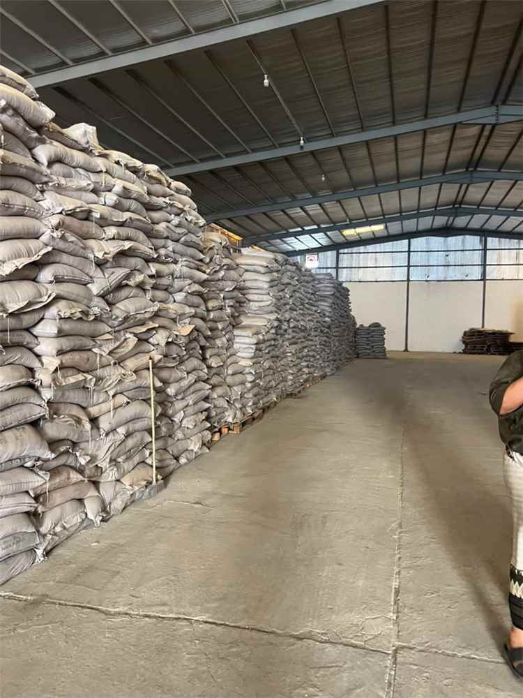 صناعة عدن يحرز 12 ألف كيس (600 طن) من السكر البرازيلي