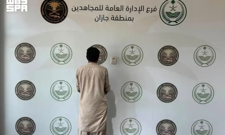 ضبط مقيم باكستاني ينقل 15 مخالفاً إثيوبياً في جازان
