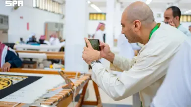 ضيوف برنامج خادم الحرمين للعمرة يزورون مجمع كسوة الكعبة المشرفة