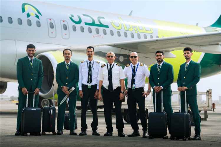 طائرة "المعلّا" تدشّن أولى رحلاتها على خط عدن – عمّان وسط استقبال مميز للمسافرين