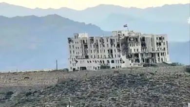طال مبانٍ وممتلكات شعبية.. قصف حوثي يستهدف المجمع القضائي والأحياء السكنية شمال تعز
