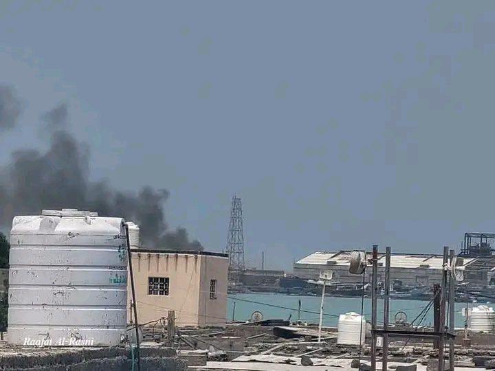 عاجل: أكثر من 40 قتيل وجريح في القصف الحوثي على المخا ومحافظ الحديدة ينجو من محاولة اغتيال بصاروخ باليستي