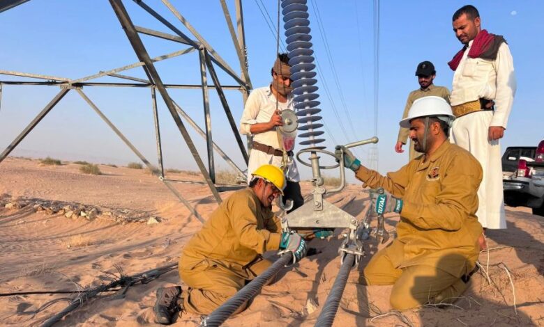 عاجل : الفرق الهندسية تنهي إصلاح أضرار تخريبية بخطوط نقل الكهرباء في مأرب وتعيد التيار للمواطنين