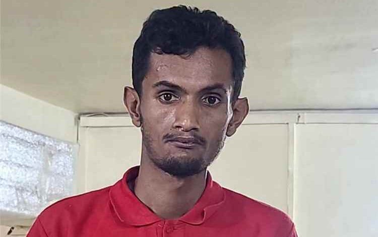 المشهد اليمني - عامل بمطعم في المكلا يضرب أروع أمثلة الأمانة ويعيد مبلغا ماليا كبيرا لصاحبه