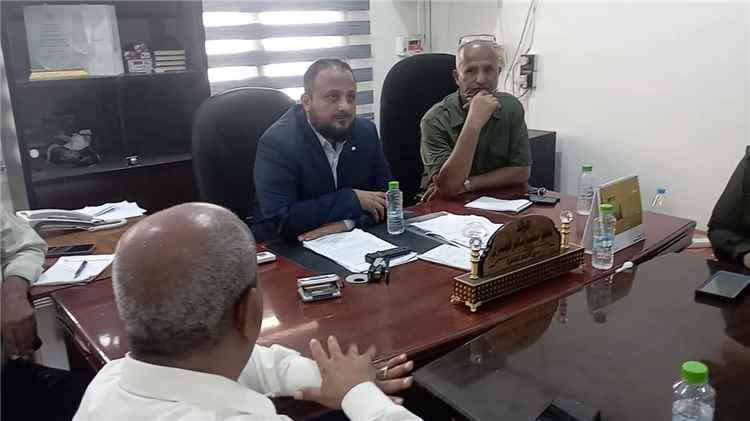 عدن.. اليزيدي يتفقد مركز شرطة القاهرة ويؤكد أهمية التنسيق لتعزيز الأمن والاستقرار