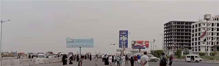 المشهد اليمني - عدن تغرق في ظلام المواصلات.. أزمة الغاز تُعطل حياة مئات الآلاف