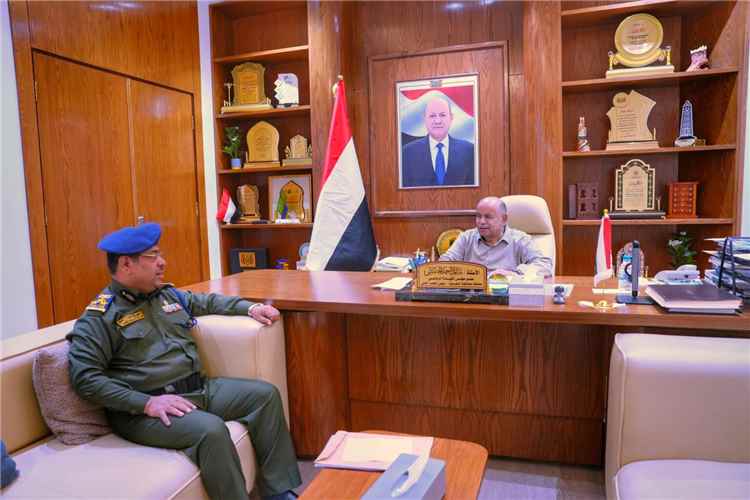 عضو مجلس القيادة الخنبشي يشيد بجهود تعزيز العملية التدريبية والتعليمية بكلية الشرطة بحضرموت