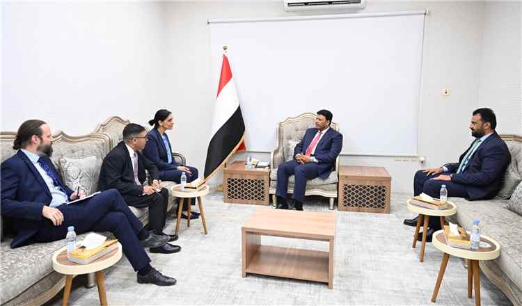 عضو مجلس القيادة الدكتور عبدالله العليمي يبحث مع السفيرة البريطانية مستجدات الأوضاع على الساحة الوطنية