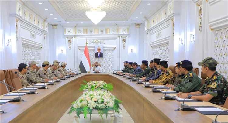 عضو مجلس القيادة العرادة يترأس اجتماعاً للجنة الأمنية العسكرية بمأرب