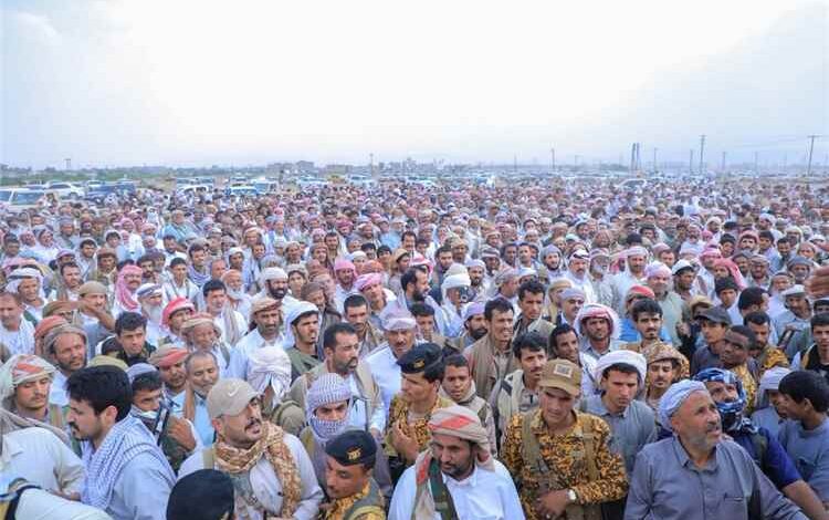 عضو مجلس القيادة العرادة يشارك في تشييع الشيخ ربيش بن كعلان ويعزّي أسرة الفقيد