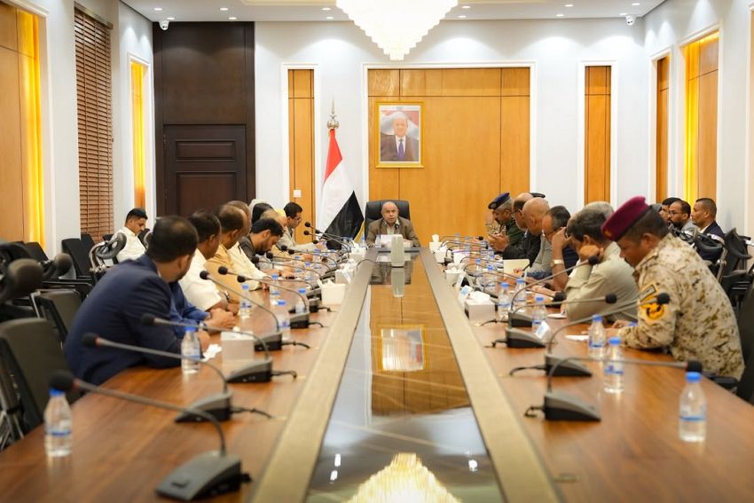 عضو مجلس القيادة سالم الخنبشي يترأس اجتماعاً مشتركاً لتشديد الرقابة على المنافذ ومكافحة التهريب