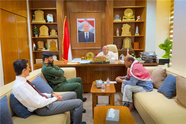 عضو مجلس القيادة محافظ حضرموت يبحث مع وكيل الوادي والصحراء مستجدات الأوضاع ومستوى تنفيذ المشاريع التنموية