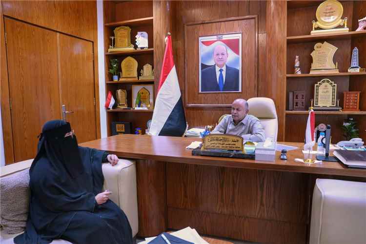 عضو مجلس القيادة محافظ حضرموت يطلع على جهود فرع الهيئة العامة لحماية البيئة بساحل حضرموت